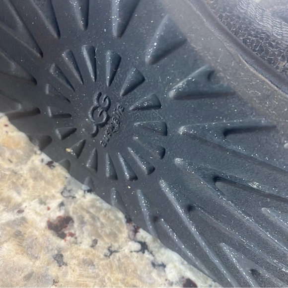 UGG CLASSIC SHORT SPARKLE SEQUINS WINTER BOOT BLACK 6 - Picture 8 of 10